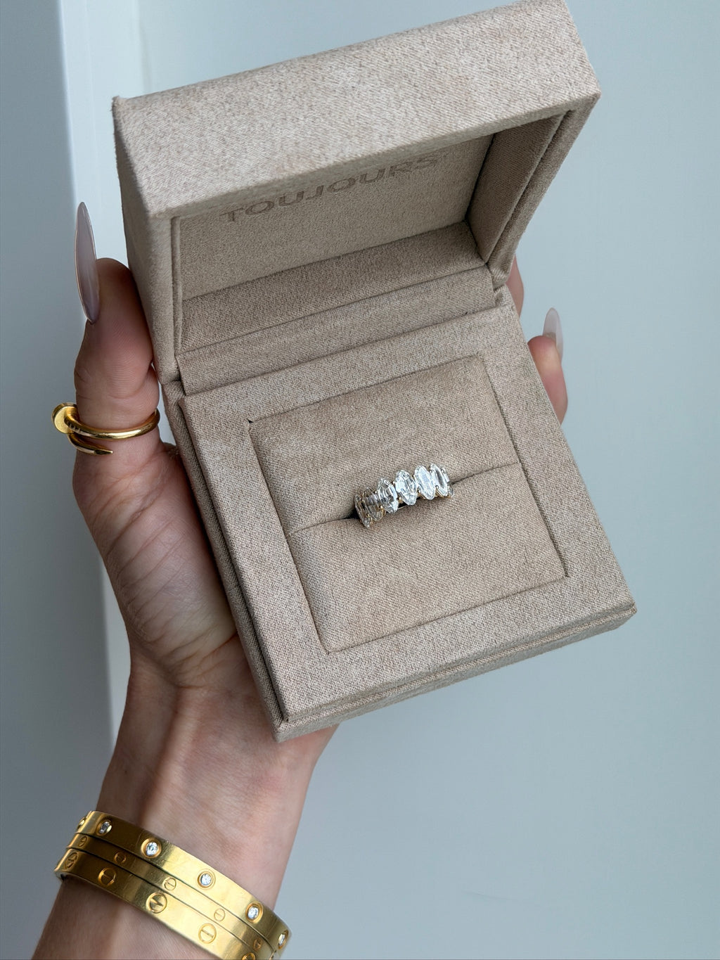 LOT 02 — 4.88ct Bianca Oval Ring