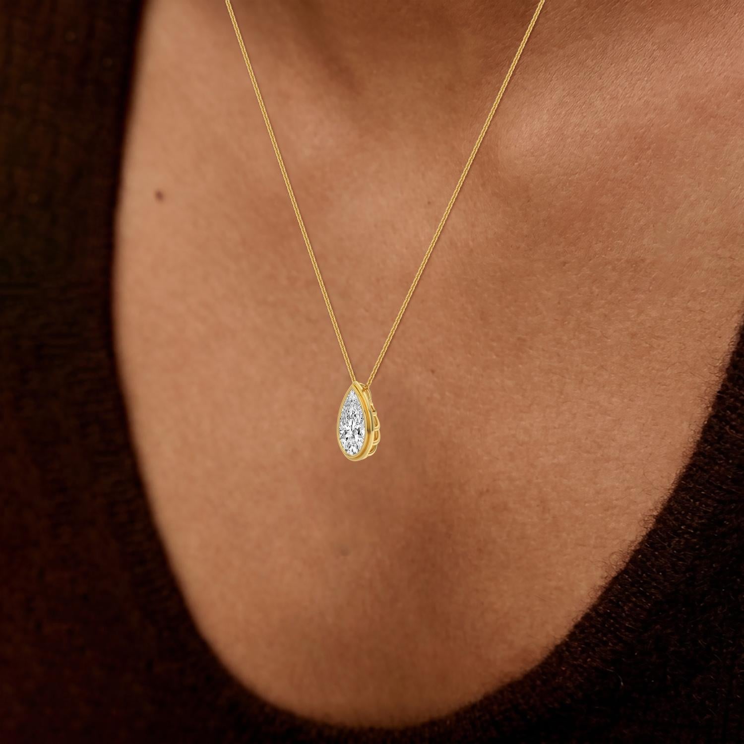 Amore Pear Pendant - yellow gold - side/angle view