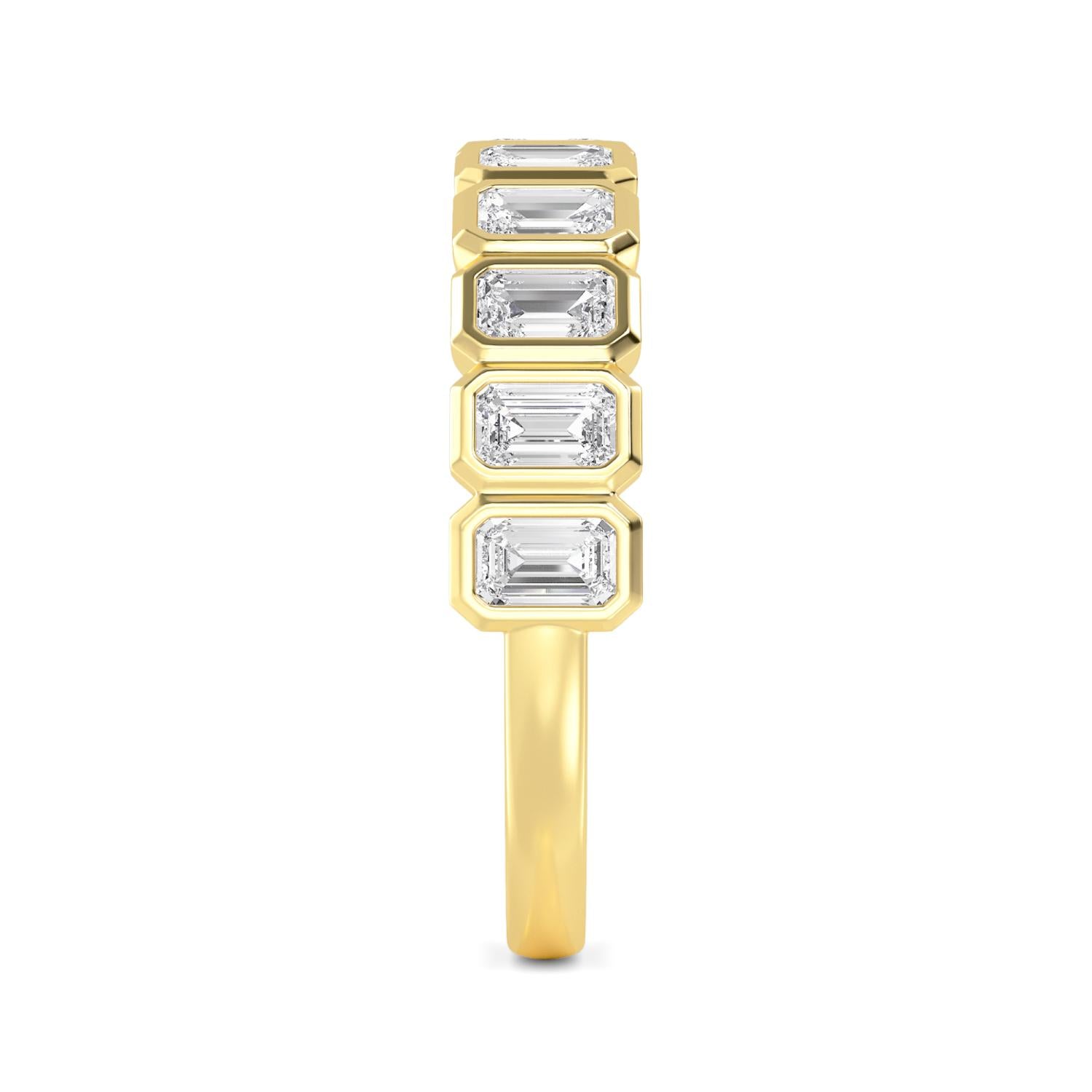Bianca Emerald Band - yellow gold - side/angle view