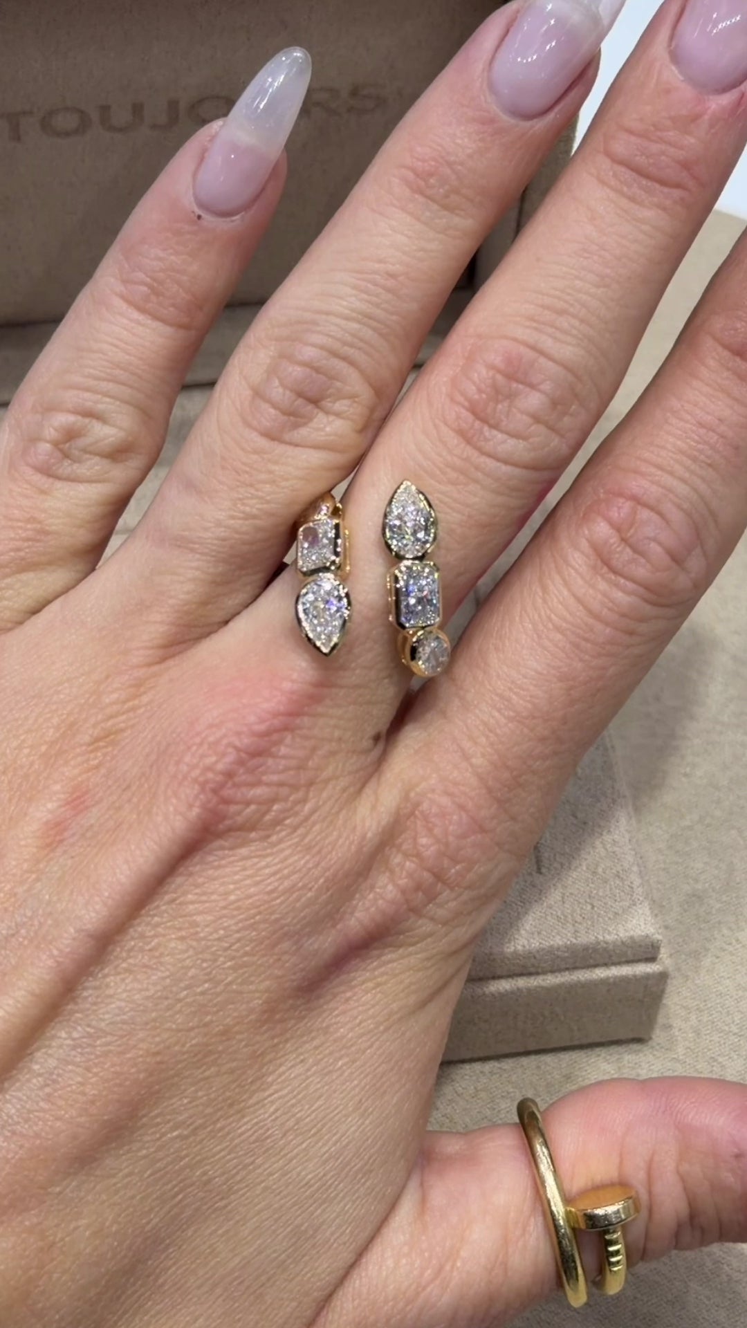 LOT 05 —  Misto Ring 18k yellow gold